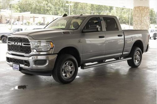 2022 RAM 2500 Tradesman Crew Cab 4x4 6'4' Box