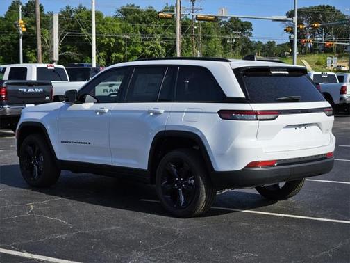 2025 Jeep Grand Cherokee Altitude