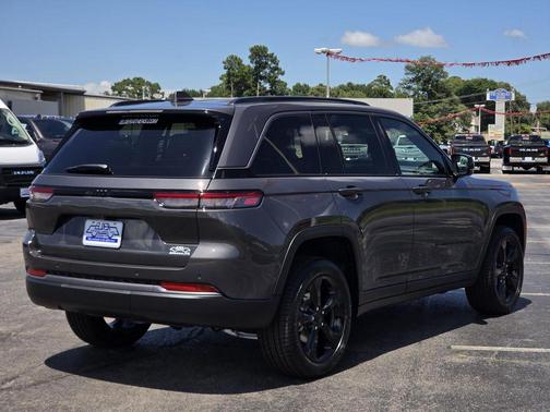 Baltic Gray Metallic Clearcoat 2026 Jeep Grand Cherokee Limited
