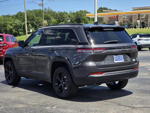 Baltic Gray Metallic Clearcoat 2026 Jeep Grand Cherokee Limited