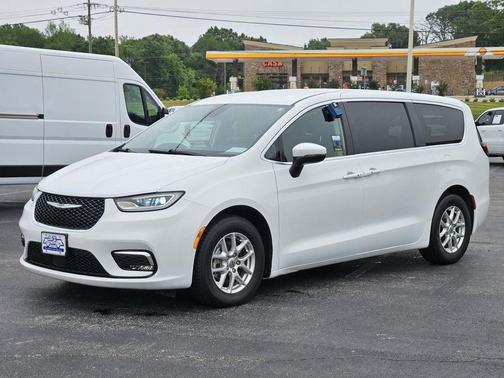 Bright White Clearcoat 2023 Chrysler Pacifica Touring L