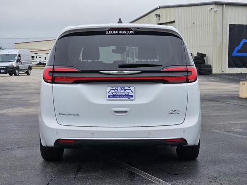 Bright White Clearcoat 2023 Chrysler Pacifica Touring L