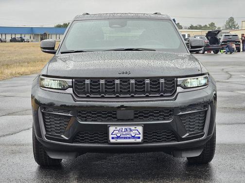 2026 Jeep Grand Cherokee Altitude