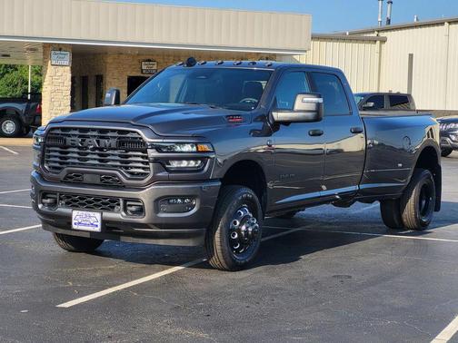 2025 RAM 3500 Lone Star Crew Cab 4x4 8' Box