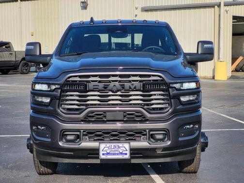 2025 RAM 3500 Lone Star Crew Cab 4x4 8' Box