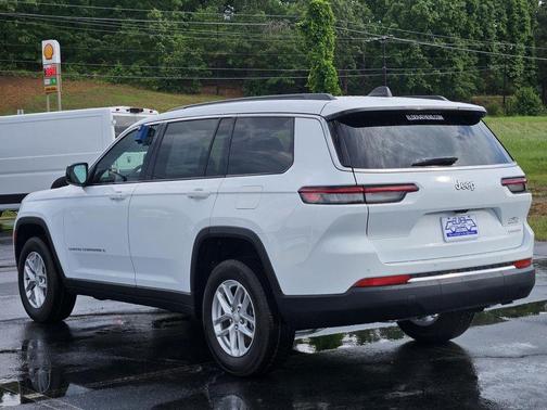 Bright White Clearcoat 2026 Jeep Grand Cherokee L Laredo