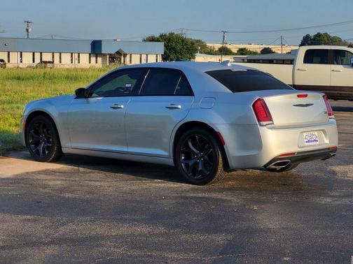 2023 Chrysler 300 Touring