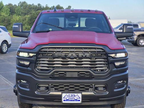 Molten Red Pearlcoat 2026 RAM 3500 Tradesman Crew Cab 4x4 8' Box