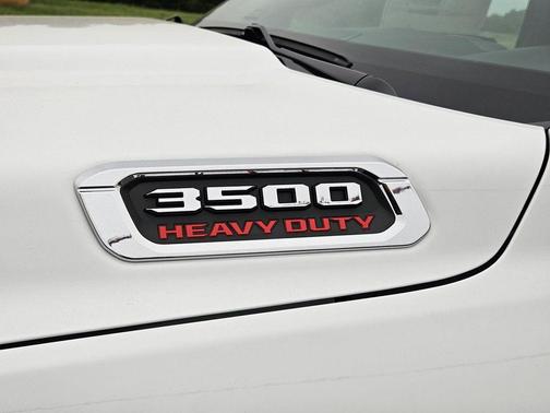 Bright White Clearcoat 2026 RAM 3500 Tradesman Regular Cab 4x4 8' Box