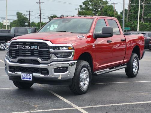 2025 RAM 2500 Tradesman Crew Cab 4x4 6'4' Box
