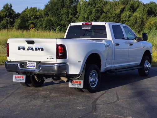 Bright White Clearcoat 2026 RAM 3500 Tradesman Crew Cab 4x4 8' Box