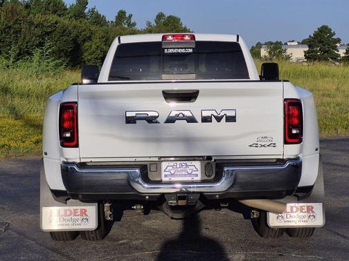 Bright White Clearcoat 2026 RAM 3500 Tradesman Crew Cab 4x4 8' Box