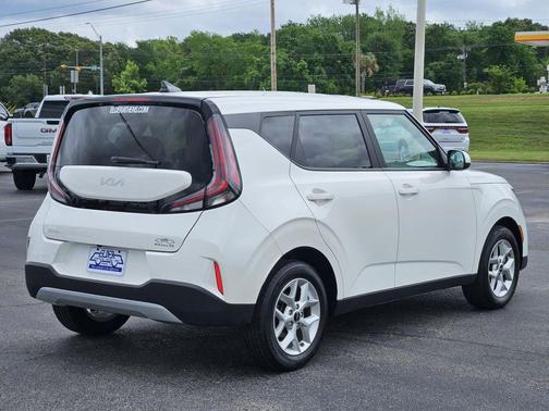2024 Kia Soul LX