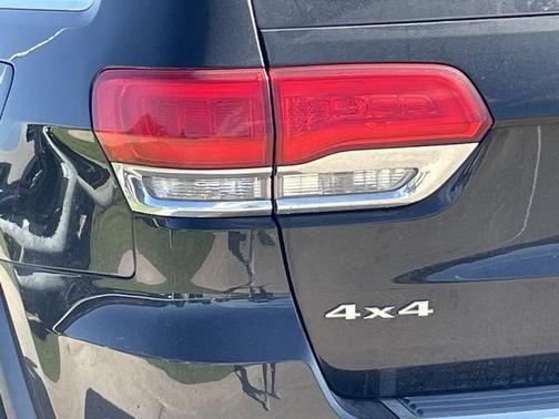Diamond Black Crystal Pearlcoat 2017 Jeep Grand Cherokee Limited