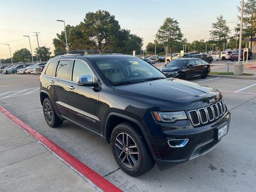 Diamond Black Crystal Pearlcoat 2017 Jeep Grand Cherokee Limited