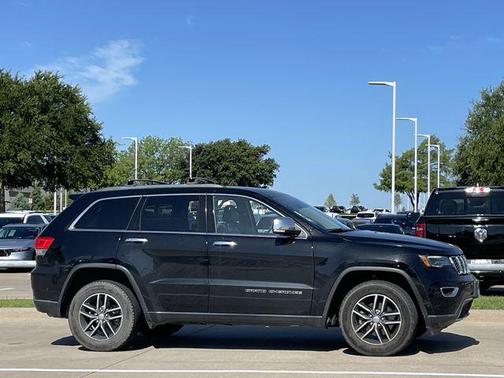 Diamond Black Crystal Pearlcoat 2017 Jeep Grand Cherokee Limited