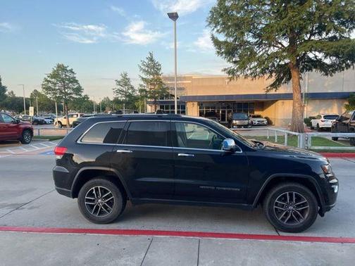 Diamond Black Crystal Pearlcoat 2017 Jeep Grand Cherokee Limited