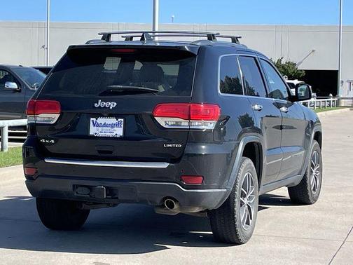 Diamond Black Crystal Pearlcoat 2017 Jeep Grand Cherokee Limited