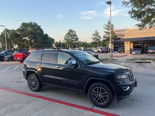 Diamond Black Crystal Pearlcoat 2017 Jeep Grand Cherokee Limited