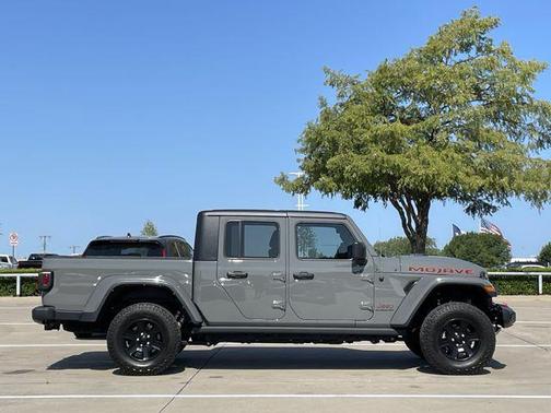 Sting-Gray Clearcoat 2022 Jeep Gladiator Mojave 4x4