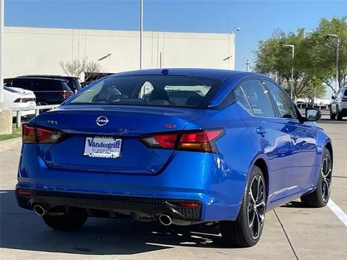 2025 Nissan Altima SR FWD