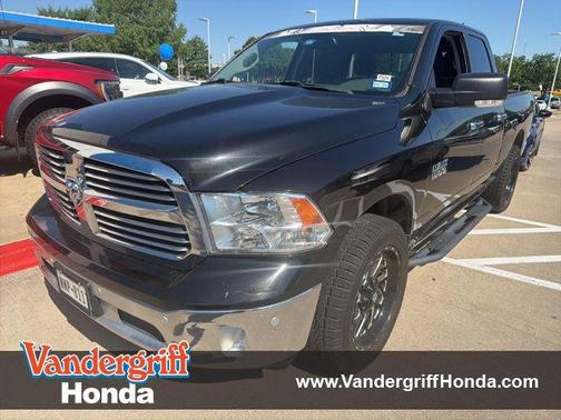 Brilliant Black Crystal Pearlcoat 2018 RAM 1500 Big Horn