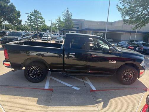 Brilliant Black Crystal Pearlcoat 2018 RAM 1500 Big Horn