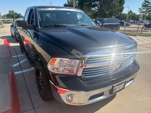 Brilliant Black Crystal Pearlcoat 2018 RAM 1500 Big Horn