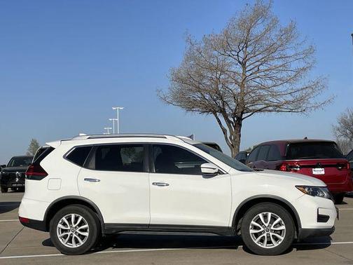 Glacier White 2019 Nissan Rogue SV