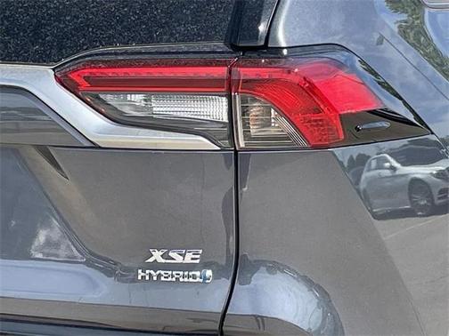 2021 Toyota RAV4 Hybrid SE