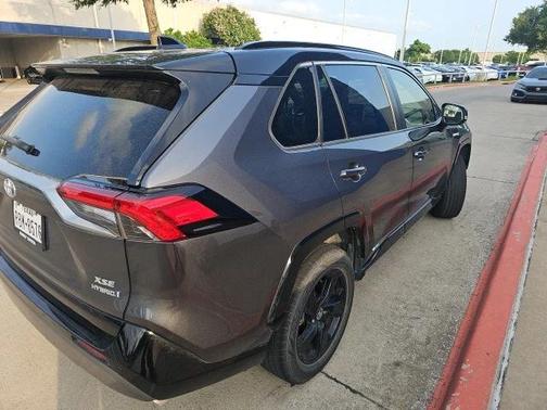2021 Toyota RAV4 Hybrid SE