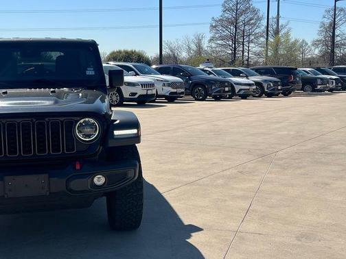 Black Clearcoat 2025 Jeep Wrangler Rubicon