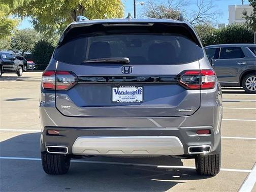 2025 Honda Pilot Touring 8-Passenger