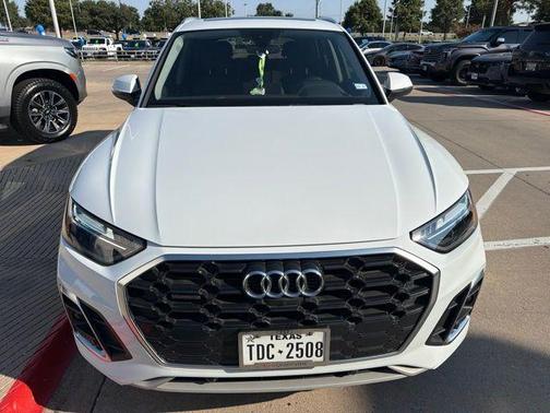 Glacier White Metallic 2023 Audi Q5 45 S line Premium Plus