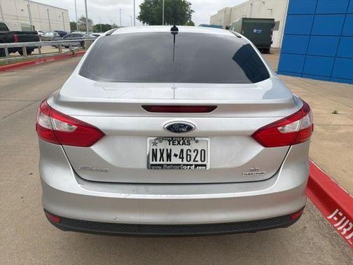 Ingot Silver 2014 Ford Focus SE