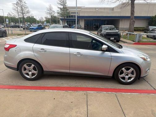 Ingot Silver 2014 Ford Focus SE