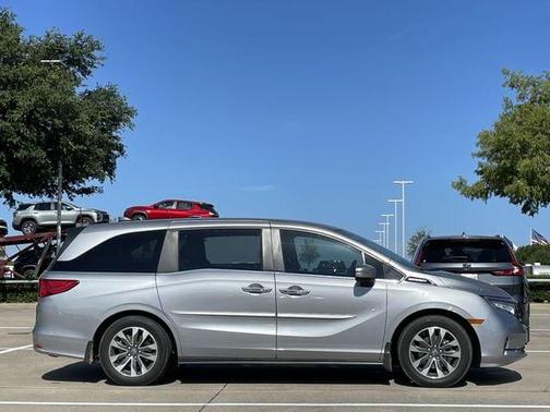 Lunar Silver Metallic 2024 Honda Odyssey EX-L