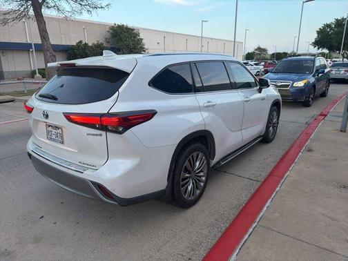 Blizzard Pearl 2021 Toyota Highlander Hybrid Platinum
