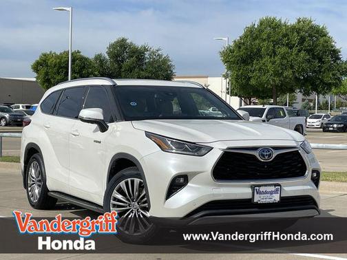 Blizzard Pearl 2021 Toyota Highlander Hybrid Platinum