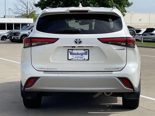Blizzard Pearl 2021 Toyota Highlander Hybrid Platinum