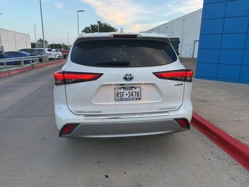 Blizzard Pearl 2021 Toyota Highlander Hybrid Platinum