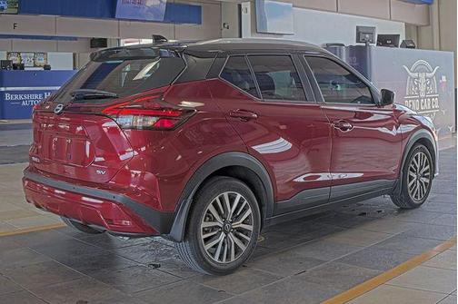 Super Black 2023 Nissan Kicks SV