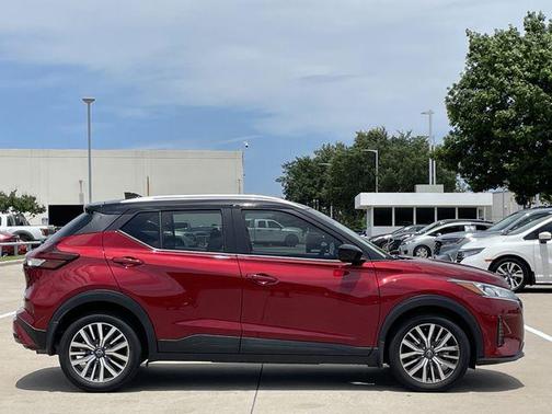 Super Black 2023 Nissan Kicks SV