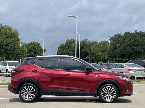 Super Black 2023 Nissan Kicks SV