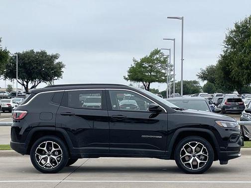Diamond Black Crystal Pearlcoat 2025 Jeep Compass Limited