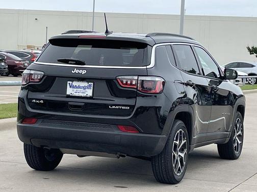 Diamond Black Crystal Pearlcoat 2025 Jeep Compass Limited