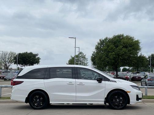 Platinum White Pearl 2026 Honda Odyssey Sport-L