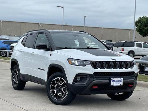 Bright White Clearcoat 2025 Jeep Compass Trailhawk