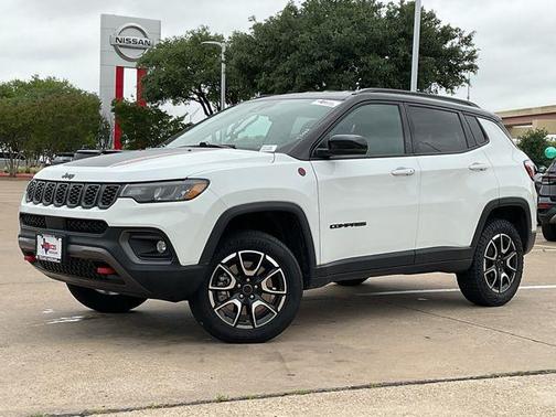 Bright White Clearcoat 2025 Jeep Compass Trailhawk