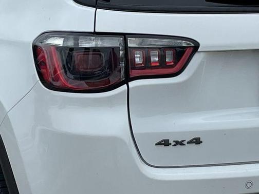 Bright White Clearcoat 2025 Jeep Compass Trailhawk